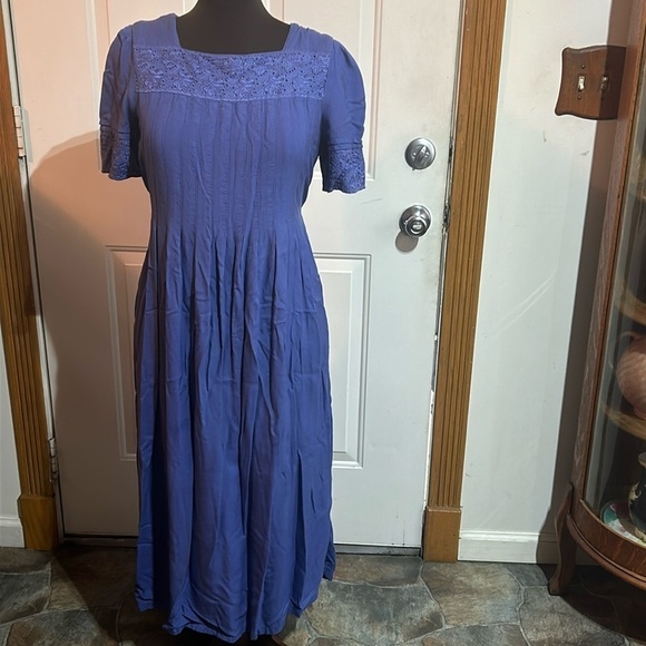 Sarah Elizabeth Dresses & Skirts - Sarah Elizabeth Vintage Periwinkle Blue Short Sleeve Dress Size 6
